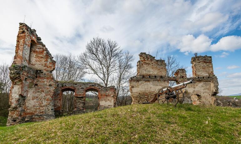 zřícenina zámku zásadka český ráj