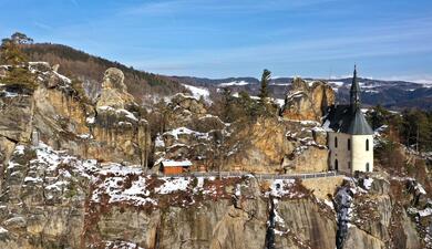 hrad vranov pantheon český ráj skály zimní